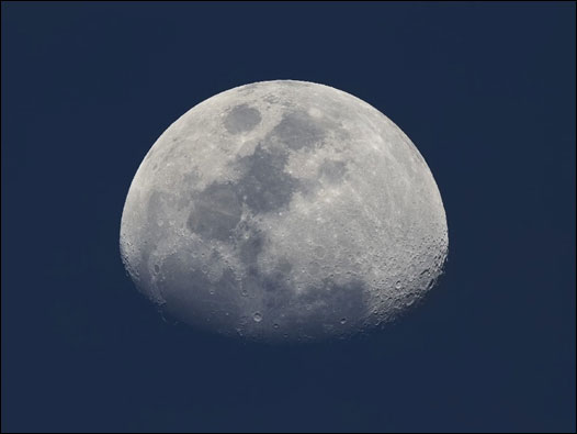'Lua no céu azul', de Michael O'Connell (Foto: Royal Observatory/Divulgação)