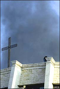 گولبنان میں، خاص طور پر اس کے پہاڑوں میں، عیسائیوں کی ایک بڑی تعداد آباد ہے لیکن پورے ملک  میں عیسائیوں اور مسلمانوں کی تعداد برابر برابر ہے۔