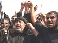 شيعيان در تظاهرات عليه انفجار در حرم عسگری