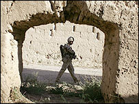 يک سرباز آمريکايی در افغانستان