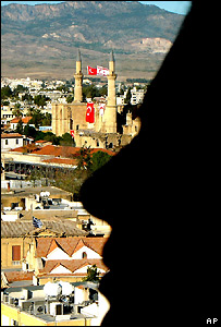 Kıbrıs Rum kesiminden Türk kesiminin görünüşü