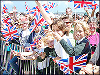 Cheering for the royal couple
