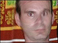 Foto do pedófilo reproduzida pela polícia