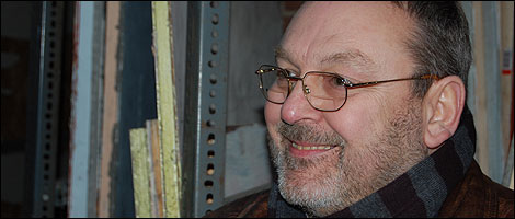 Robin Winder helps to build the sets