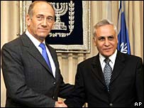 Ehud Olmert e Moshe Katsav, em agosto de 2006