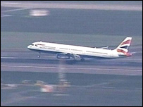 Londra Heathrow Havaalanı'nda bir uçak