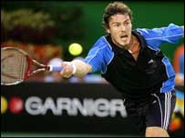 Safin perdeu primeiro set, mas passou à frente de adversário