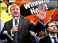 چارلز کندی در حوزه انتخاباتی تانتون