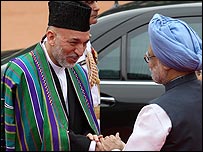 हामिद करज़ई और मनमोहन सिंह 