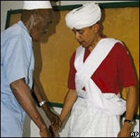 Obama gặp các bô lão Kenya năm 2006