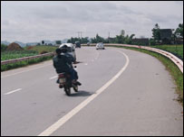Một đường mới xây ở Việt Nam