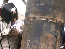 عمليات لحم البطانة المعدنية لبئر المصعد