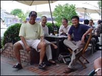 Các quán cà phê sáng ở Little Saigon tập trung nhiều văn nghệ sĩ