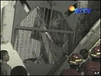 Prédio que desabou em Sumatra após terremoto