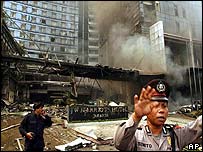 Um carro-bomba foi usado no ataque ao hotel