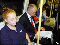 لندن کے مئیر بھی انڈرگراؤنڈ ٹرین کے ذریعے  کام پر گئے