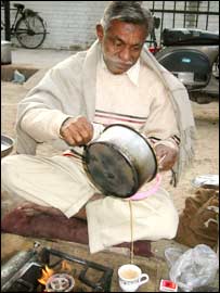 چائے بیچنے والا متعدد کتابیں تحریر کر چکا ہے