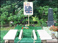 قبر فریدون فرخزاد - عکس از پرویز مردانی