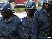 Policiais do Zimbábue