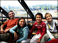 Mica, Sofia e os dois filhos do casal em Portugal, em 2004 (Foto: Mica Costa-Grande)