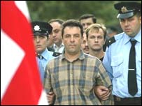 Заарештованих офіцерів передано ОБСЄ, але Росія не збирається знімати санкції