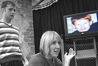 Carwyn Jones a Carys Gwilym yn actio