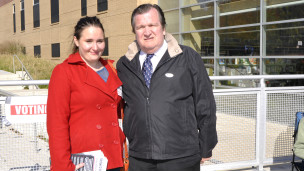 麦克尔•D•布朗和竞选女助手