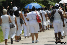 Wives of Cuban dissidents protesting