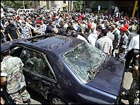 Beyrut'ta olay yerindeki kalabalığın görüntüsü