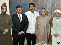 صدر مشرف علیحدگی پسند کشمیری رہنماؤں کے ساتھ