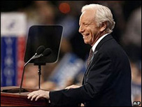 Senador Joe Lieberman fala durante convenção republicana