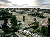 Gazze'ye giren İsrail askerleri