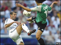 Zidane divide jogada em partida contra o Bétis