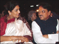 رینوکا چودھری وزیراعلی دیش مکھ کے ساتھ