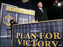 O presidente Bush durante discurso na academia naval de Annapolis