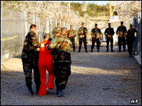 ग्वांतनामो बे शिविर में बंदी