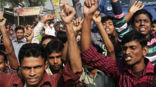 Bangladeş'teki tekstil fabrikasında iki gün önce çıkan yangın