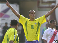 Rivaldo comemora gol contra o Peru