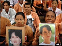 Biểu tiùnh đòi thả Aung san Suu Kyi