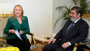 Hillary dan Mursi