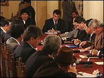 Evo Morales ve bölge valilerinin toplantısı