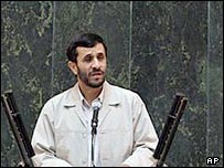 فهرست وزرای پيشنهادی محمود احمدی نژاد مخالفت هايی را در مجلس به راه انداخت