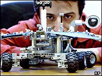 स्पिरिट के मॉडल पर बना खिलौना