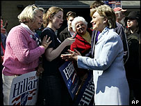 Hillary Clinton faz campanha na cidade de Conshohocken, próxima à Filadélfia