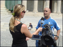 A repórter Andrea Wellbaum na Grécia