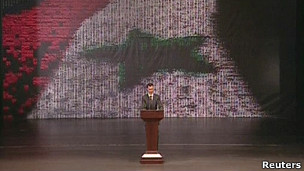 仇恨阿萨德的人把阿萨德的讲话比作希特勒1941年5月4日在柏林克罗尔歌剧院的著名演讲