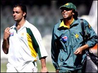 शोएब अख़्तर और मोहम्मद आसिफ़