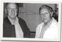 Stan Morton yn derbyn siec