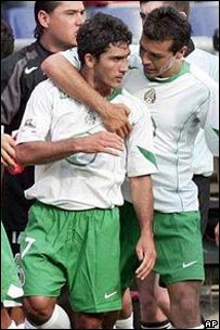 Sinha e Jared Borgetti