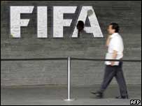 Jornalista na sede da Fifa em Zurique, na Suíça